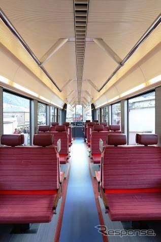 3000形は大きな窓が特徴。箱根登山車としては初めてVVVFインバーター制御を採用している。