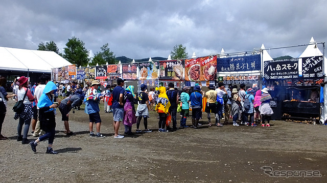 山中湖半で行なわれるSWEET LOVE SHOWER 2014 の29日の模様