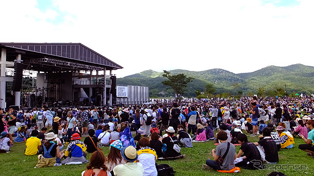 山中湖半で行なわれるSWEET LOVE SHOWER 2014 の29日の模様