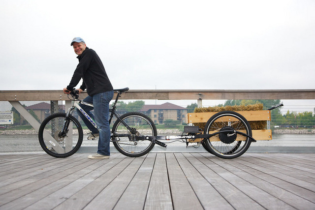 自転車に連結、電動トレーラーで何運ぶ？
