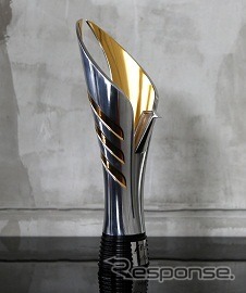 F1シンガポールグランプリの優勝トロフィー