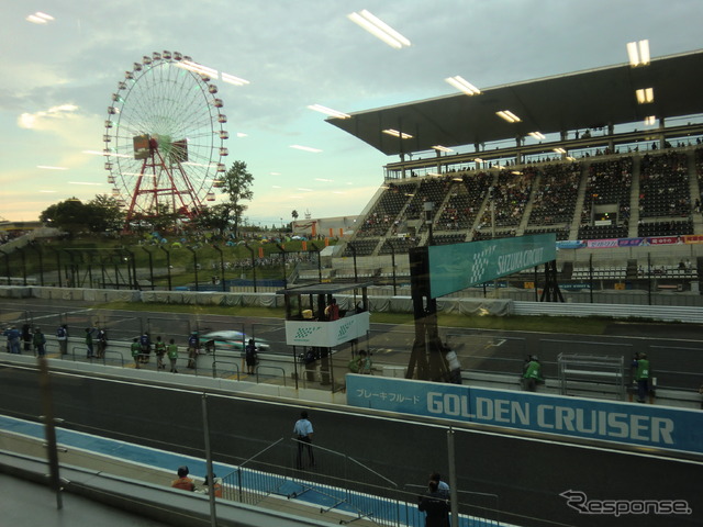 夕闇迫り切らないうちに、1000km高速バトルはチェッカー。
