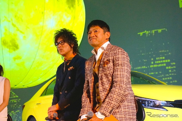 スペシャルゲストの細川茂樹さん(左)、武田修宏さん(右)