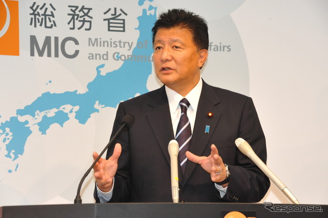 新藤義孝前総務相(3日・総務省)
