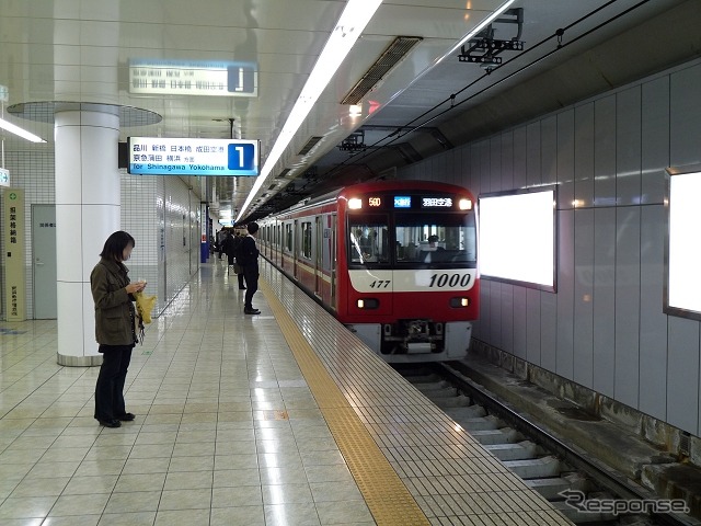 京急の羽田空港国内線ターミナル駅。JR東日本の構想では、同駅とほぼ同じ位置に羽田空港アクセス線の駅を設置することが想定されている。