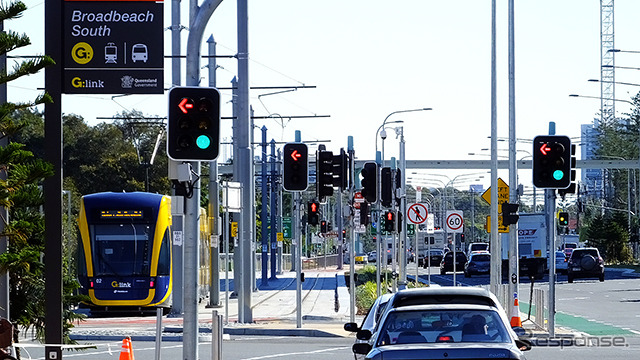 ゴールドコーストの路面電車「G:link」と別れ、QRのNerang 駅行き路線バスへ