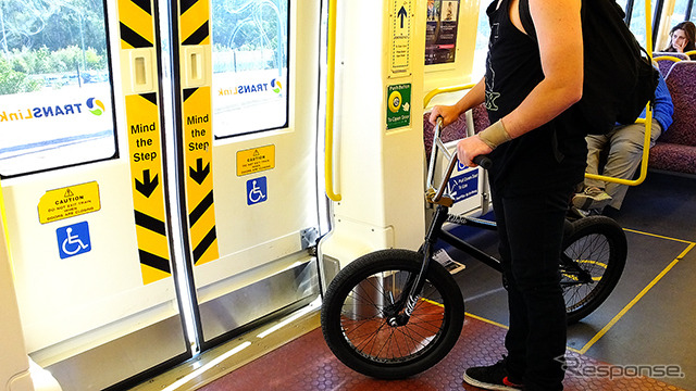 ゴールドコースト行きのCitytrainのなかで出会ったBMX男子。自転車をそのまま持ち込める