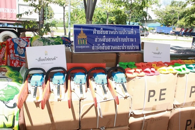 タイ当局、密輸バイクなど公開