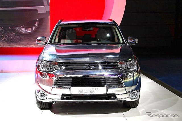 三菱・アウトランダーPHEV(モスクワモーターショー14)