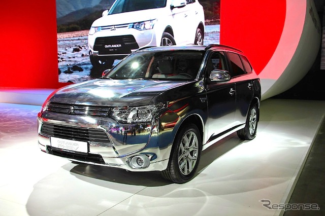 三菱・アウトランダーPHEV(モスクワモーターショー14)