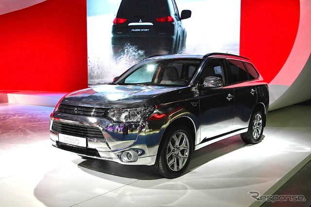 三菱・アウトランダーPHEV(モスクワモーターショー14)