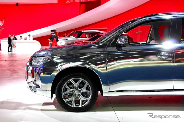 三菱・アウトランダーPHEV(モスクワモーターショー14)