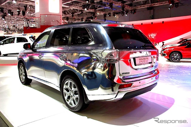 三菱・アウトランダーPHEV(モスクワモーターショー14)
