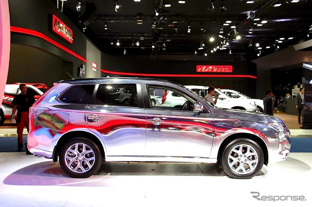 三菱・アウトランダーPHEV(モスクワモーターショー14)