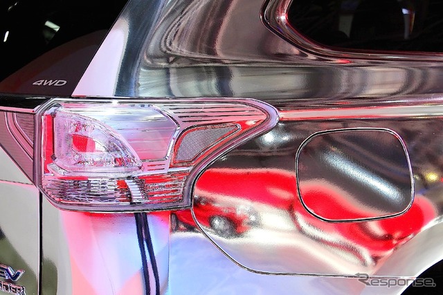三菱・アウトランダーPHEV(モスクワモーターショー14)