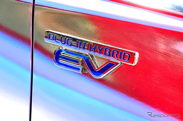 三菱・アウトランダーPHEV(モスクワモーターショー14)