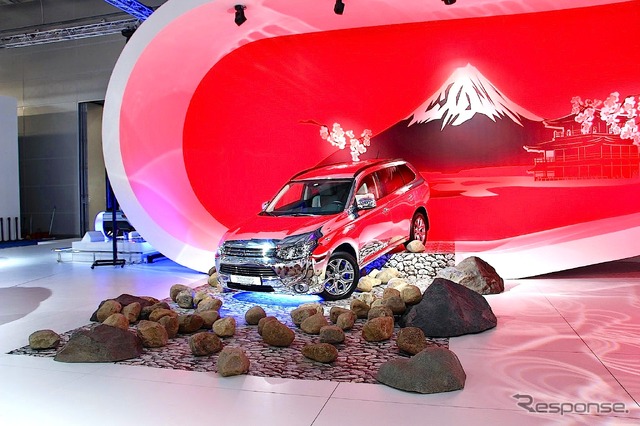 三菱・アウトランダーPHEV(モスクワモーターショー14)