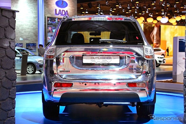 三菱・アウトランダーPHEV(モスクワモーターショー14)