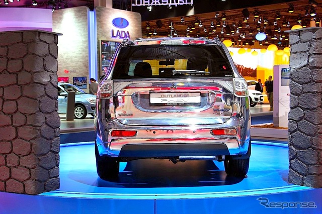 三菱・アウトランダーPHEV(モスクワモーターショー14)