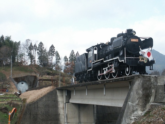 高千穂～高森間の延伸部は路盤やトンネルの工事が途中まで進んだ段階で建設が中止された。放棄された橋りょうに「ハチロク」こと8620形蒸気機関車を持ち込んで展示保存されている。