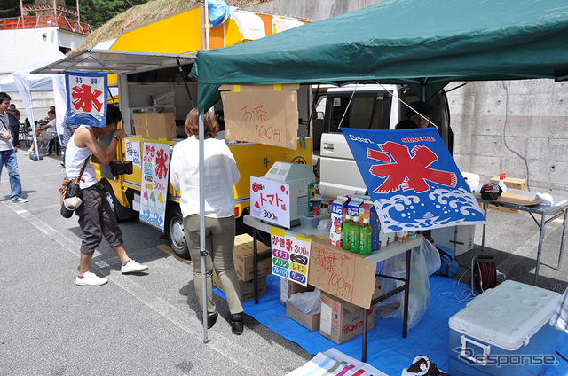 晴天に恵まれた当日は、かき氷が飛ぶように売れた。子供達にとっては夏休みのいい思い出になったはずだ。