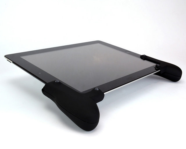 iPadがゲーム機に変身?iPad Air/iPad mini用ゲームグリップ登場 ― 吸盤式でしっかり固定、取り外しも簡単