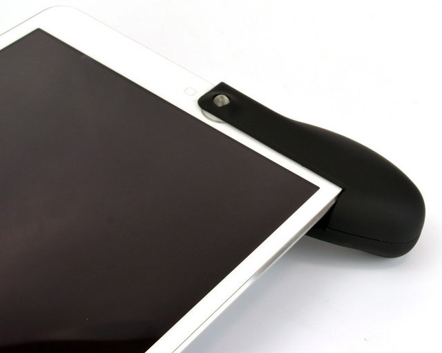 iPadがゲーム機に変身?iPad Air/iPad mini用ゲームグリップ登場 ― 吸盤式でしっかり固定、取り外しも簡単