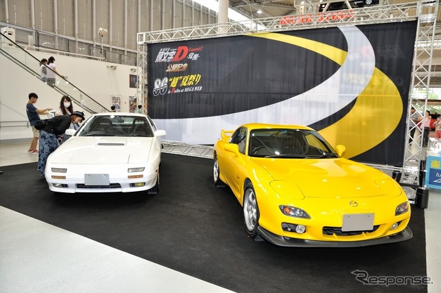 マツダ・RX-7 FC3S(左)、FD3S(右)