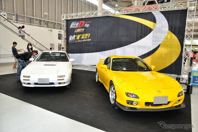 マツダ・RX-7 FC3S（左）、FD3S（右）