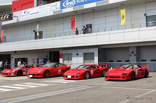 左からTAISAN STARCARD F40、599GTO、F40