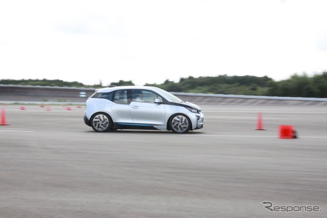 BMW i3はologicを純正採用