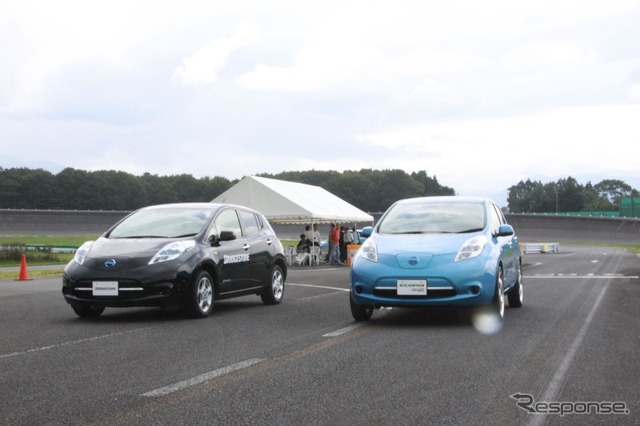 青い方がologic装着車