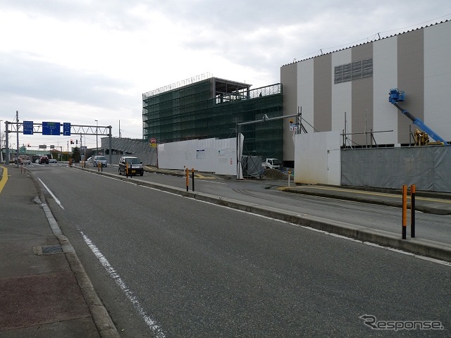 終点の青山駅付近（2012年）。イオン新潟青山店（写真右）の近くにBRT駅が設けられる。