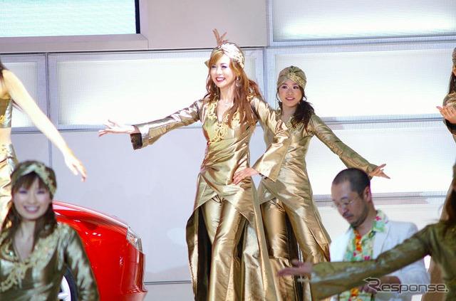 【東京モーターショー05】コンパニオン写真蔵…その81 Let's dancing!!
