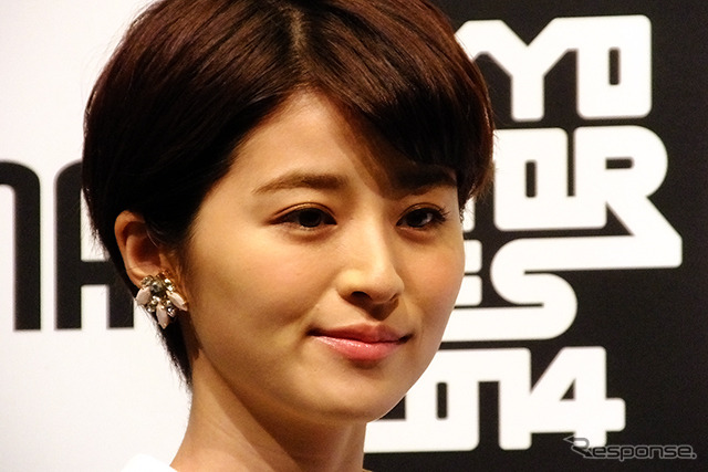 東京・台場で10月11~13日に開催される「Tokyo Motor Fes 2014」(日本自動車工業会主催)のCMに出演している鈴木ちなみ