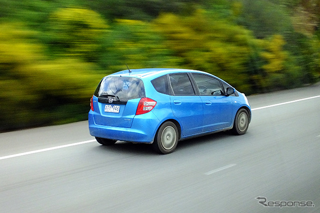 HONDA Fit(Jazz)runs in the freeway of Melbourne (image)
