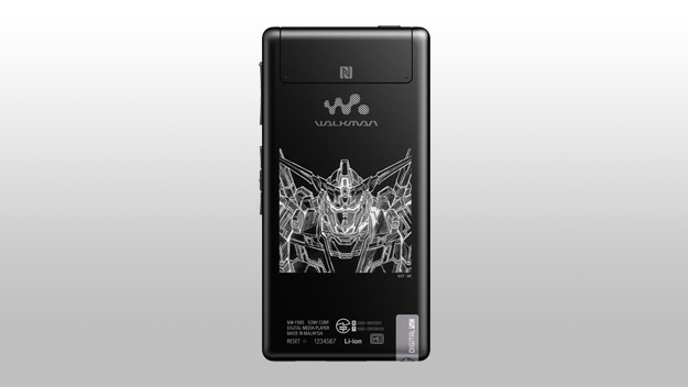 「NW-F880」は背面に刻印