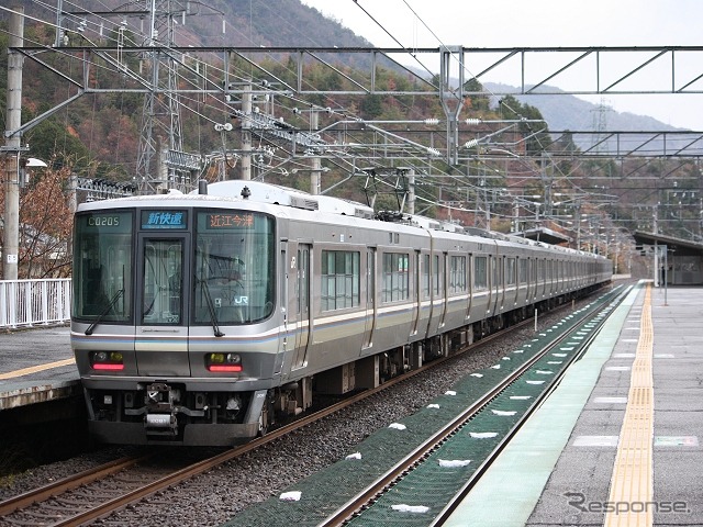 湖西線の新快速列車。折返し施設の整備により、強風時に京都駅で運転を取りやめていた新快速列車も堅田駅まで運転できるようになるという。