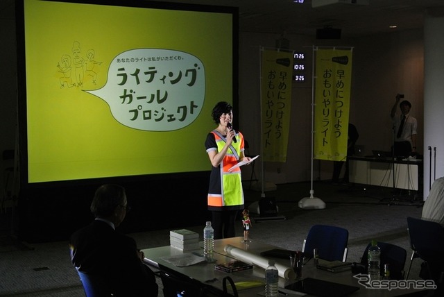ライティングガールの説明。