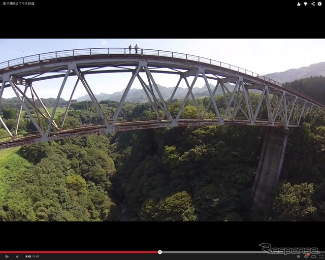 高千穂あまてらす鉄道がこのほど公開した動画の一コマ。高さ日本一の高千穂橋りょうをラジコンヘリで空撮した。