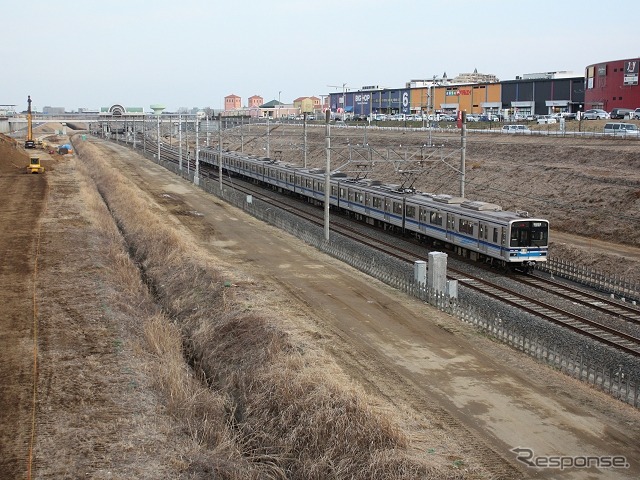 10月4日から発売される「北総線1日乗車券」は、北総線全区間が土曜・休日に限り1日自由に乗り降りできる。写真は北総線の千葉ニュータウン中央～印西牧の原間。