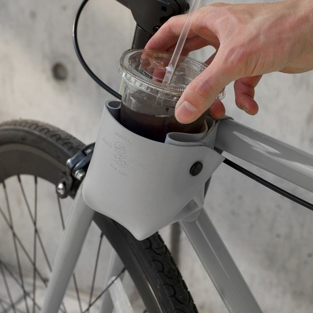 カップコーヒーに便利 フレームに取り付ける自転車用カップホルダー登場