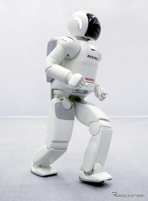 ASIMO の走りに磨き---「0.08秒、50mmの飛翔」写真蔵