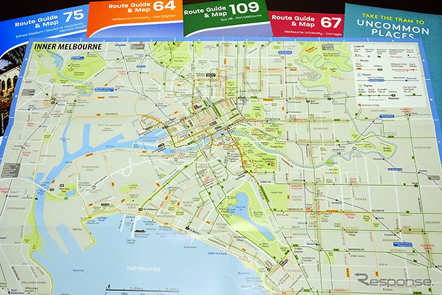 各ルートの「Route Guide & Map」が電車内に配置されている。誌面には、おすすめスポットや有名観光地なども紹介されている。