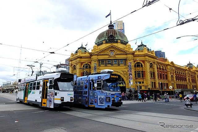 Flinders Street Station は、1854年に建てられたエドワード王朝様式の駅。新しいターミナルであるSouthern Cross Stationは、この駅の西側にある。