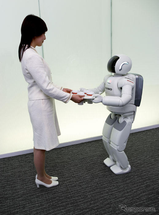 ASIMO の走りに磨き---「0.08秒、50mmの飛翔」写真蔵