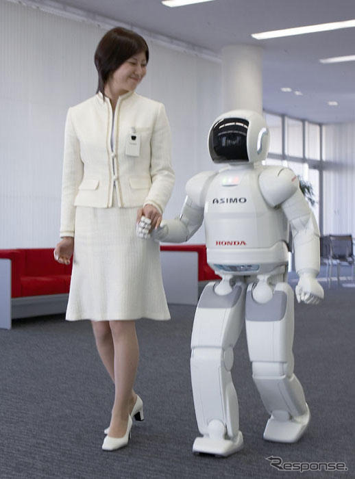 ASIMO の走りに磨き---「0.08秒、50mmの飛翔」写真蔵