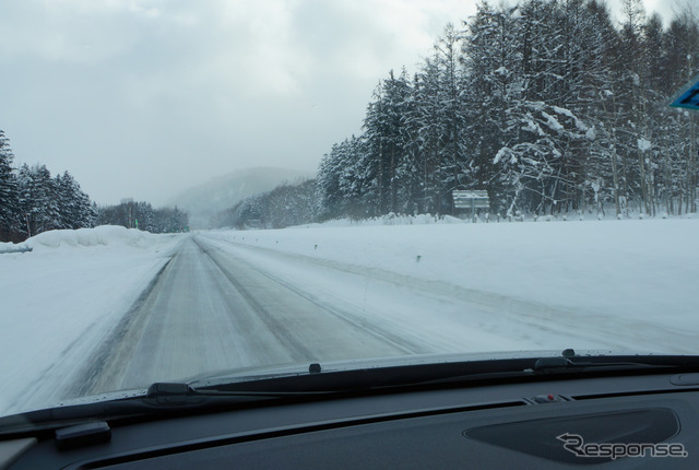 NEXCO東日本北海道支社は、10月16日～2015年4月30日の期間を雪氷対策期間として、順次高速道路席標対策出陣式を開始する