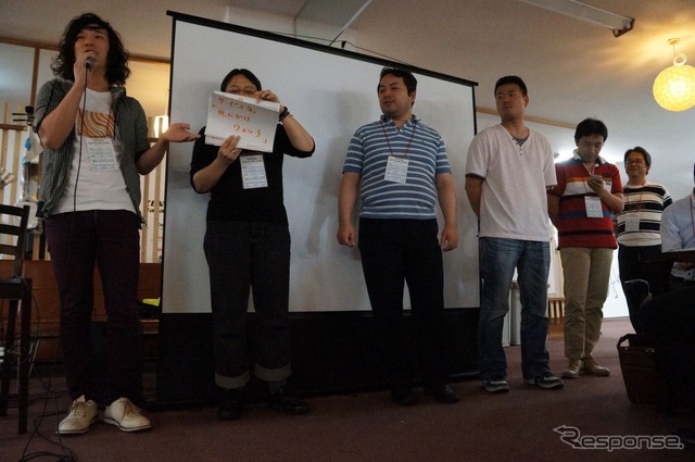 岡田さんのアイデアに興味を示した参加メンバーが集まり、チームとなってアイデアをカタチにしていった。