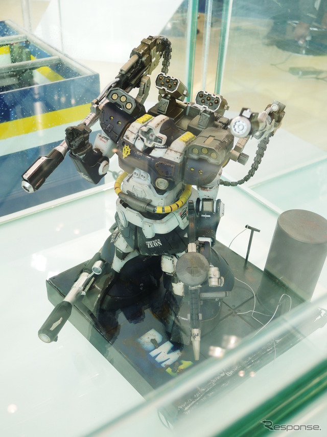 モーターショー会場に展示された「ガンプラ」(ジャカルタモーターショー14)